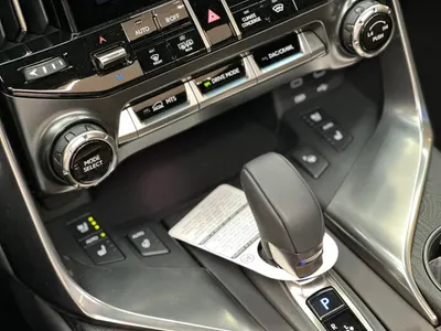 2025 لكزس إل إكس 700 اتش اوفرتريل