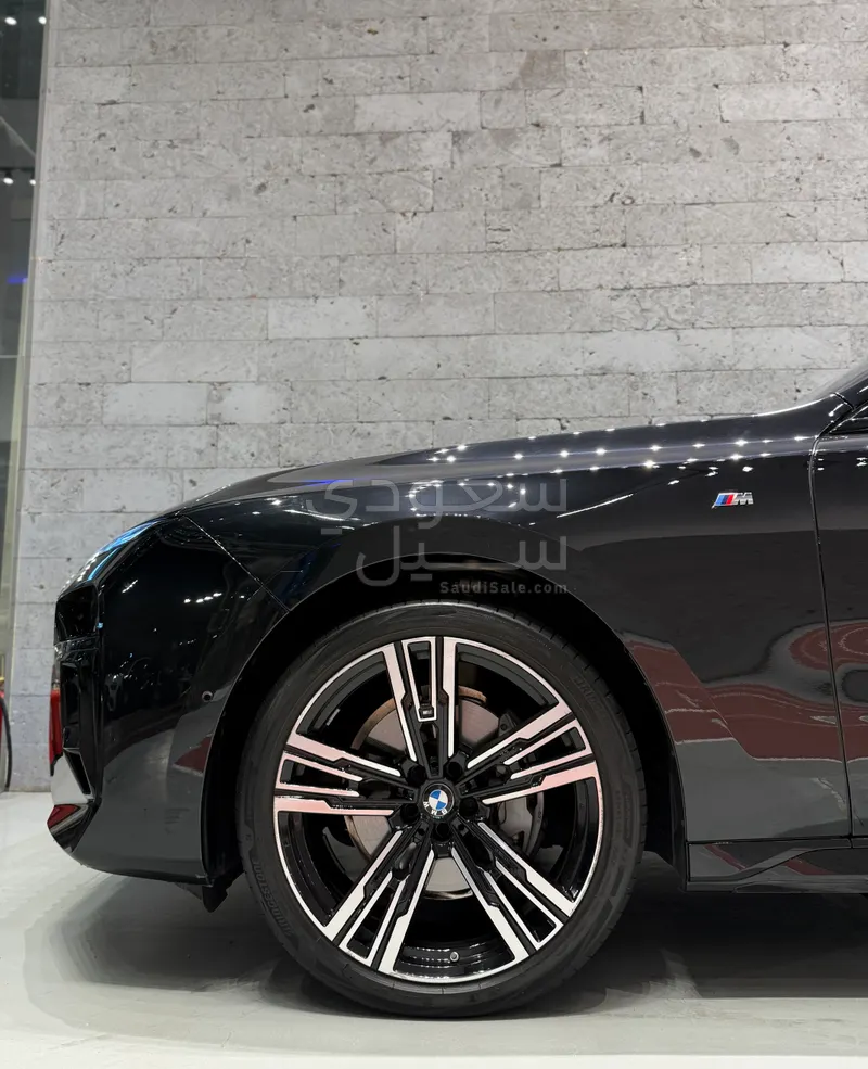 2024 بي ام دبليو الفئة السابعة 735أي