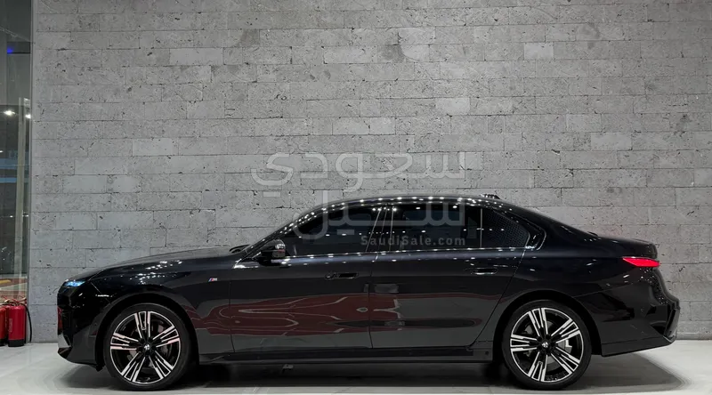 2024 بي ام دبليو الفئة السابعة 735أي