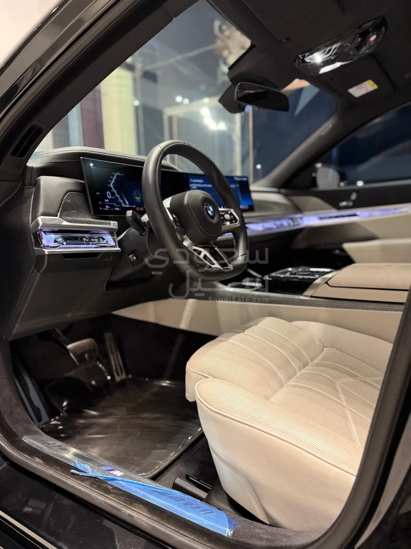 2024 بي ام دبليو الفئة السابعة 735أي