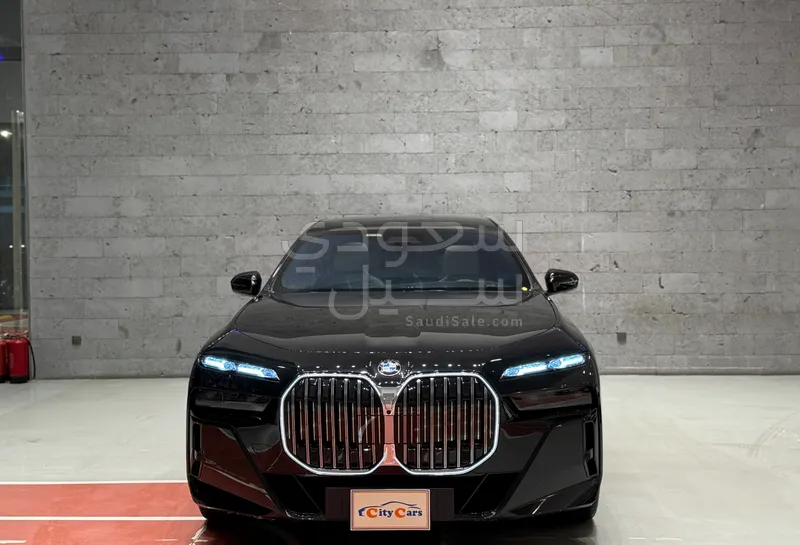 2024 بي ام دبليو الفئة السابعة 735أي