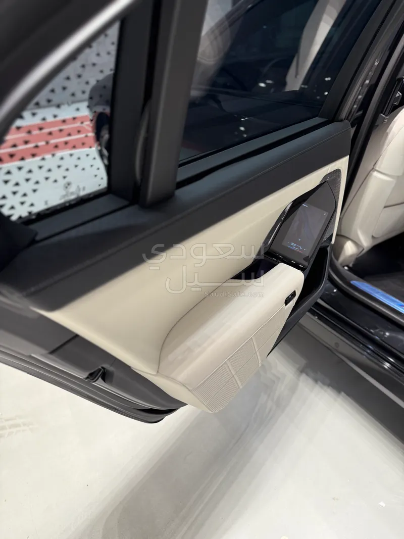 2024 بي ام دبليو الفئة السابعة 735أي