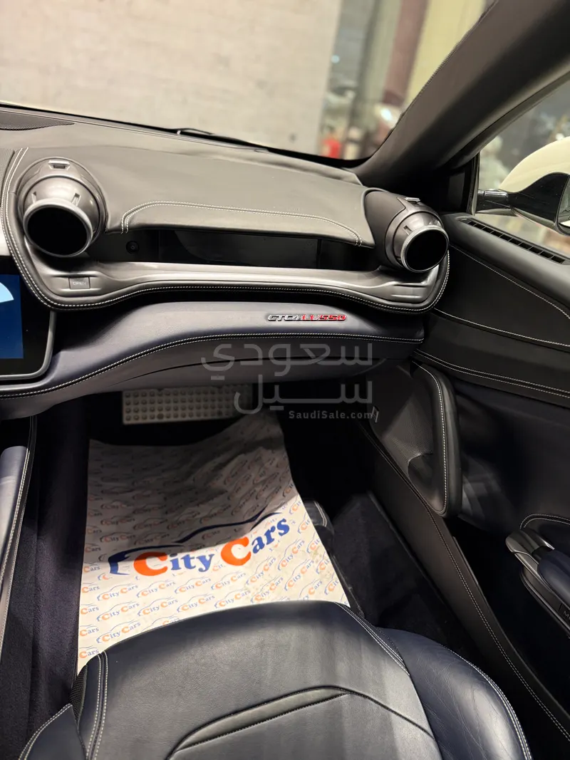 2017 فيراري جي تي سي 4 لوسو