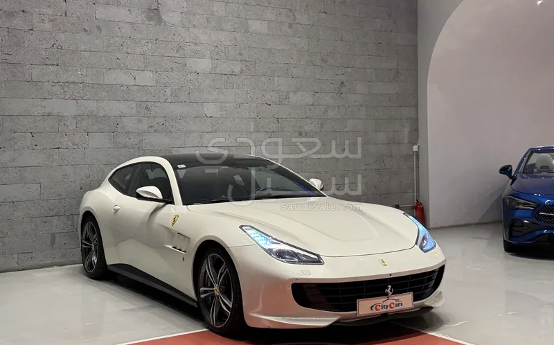 2017 فيراري جي تي سي 4 لوسو