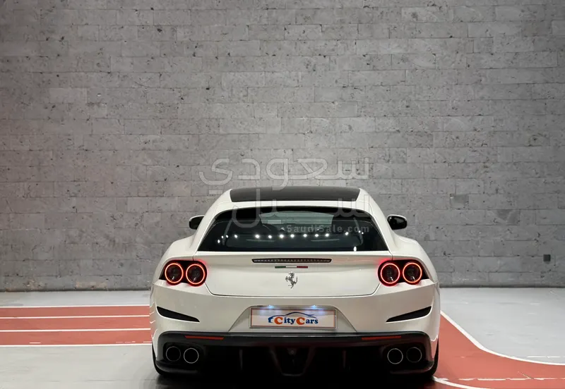 2017 فيراري جي تي سي 4 لوسو