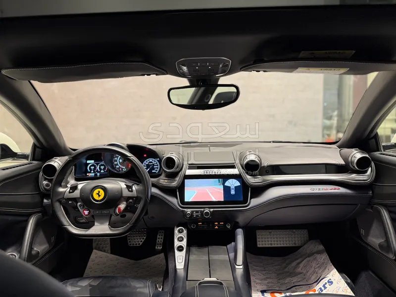 2017 فيراري جي تي سي 4 لوسو