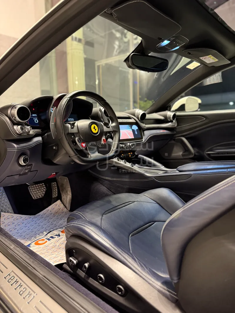 2017 فيراري جي تي سي 4 لوسو