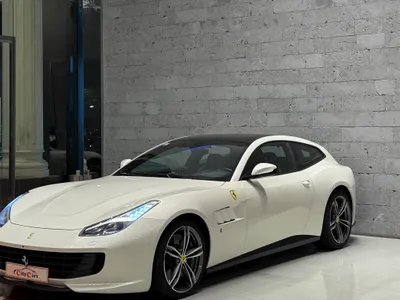 2017 فيراري جي تي سي 4 لوسو