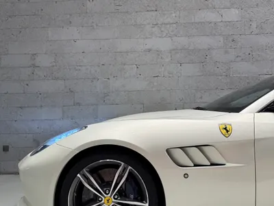 2017 فيراري جي تي سي 4 لوسو