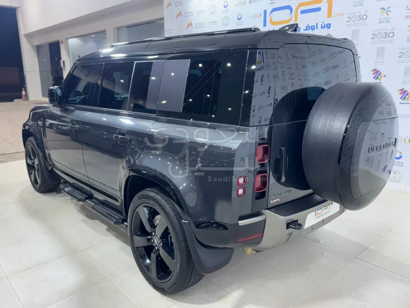 2025 Land Rover Defender X dynamic