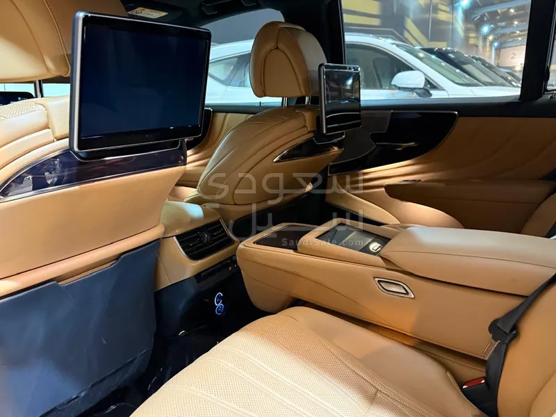 2023 لكزس إل إس 500إتش