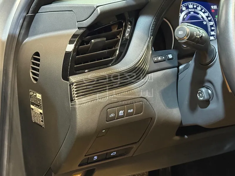 2023 لكزس إل إس 500إتش