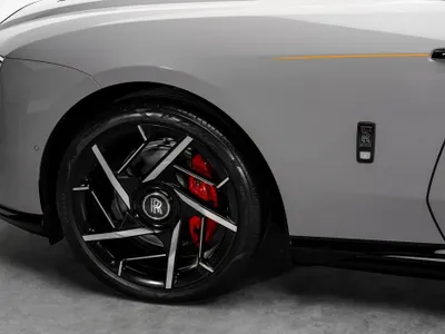 2026 رولز رويس سبيكتر بلاك بادج