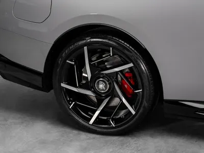 2026 رولز رويس سبيكتر بلاك بادج