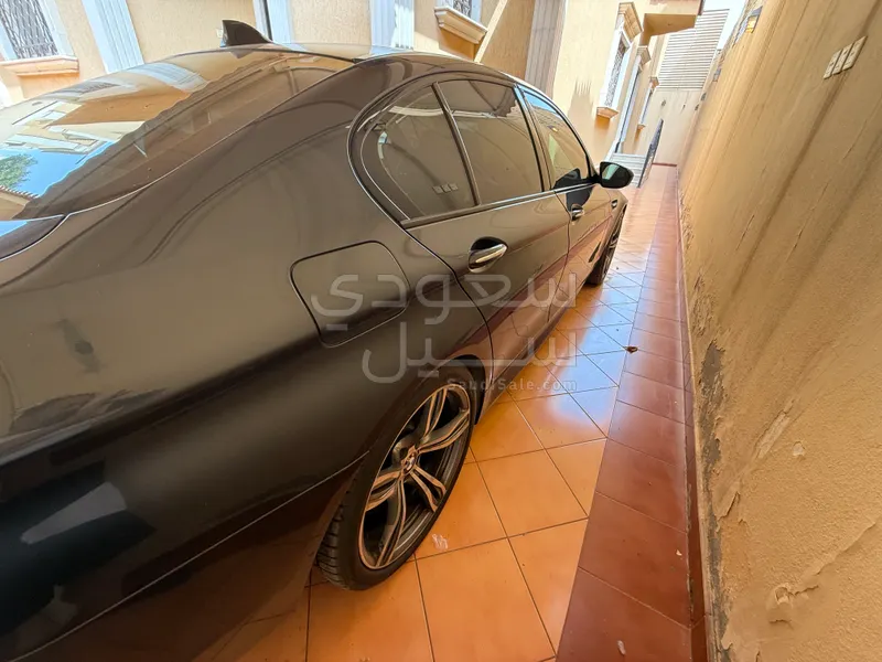 2015 بي ام دبليو الفئة ام إم 5