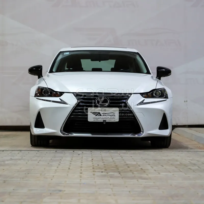 2018 لكزس آي إس 300