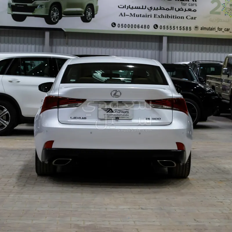 2018 لكزس آي إس 300