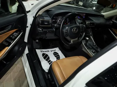 2018 لكزس آي إس 300