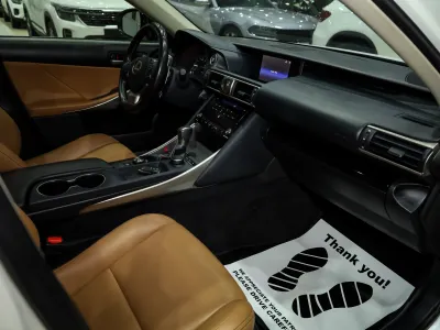 2018 لكزس آي إس 300