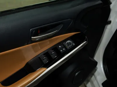 2018 لكزس آي إس 300