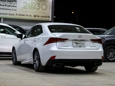 2018 لكزس آي إس 300