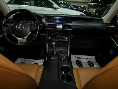 2018 لكزس آي إس 300