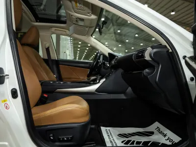 2018 لكزس آي إس 300