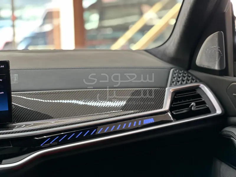 2023 بي ام دبليو الفئة اكس 7 إم كت