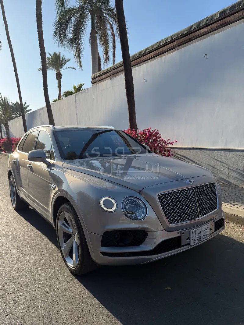2017 بنتلي بنتايجا الاصدار الاول