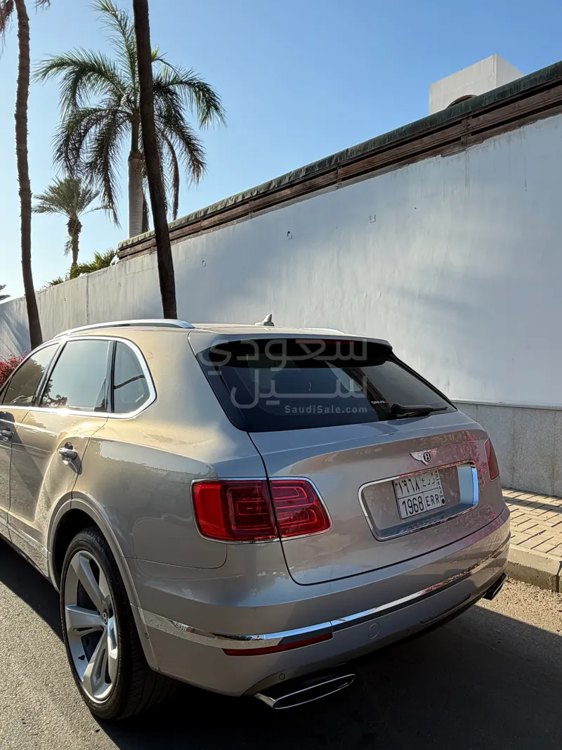 2017 بنتلي بنتايجا الاصدار الاول