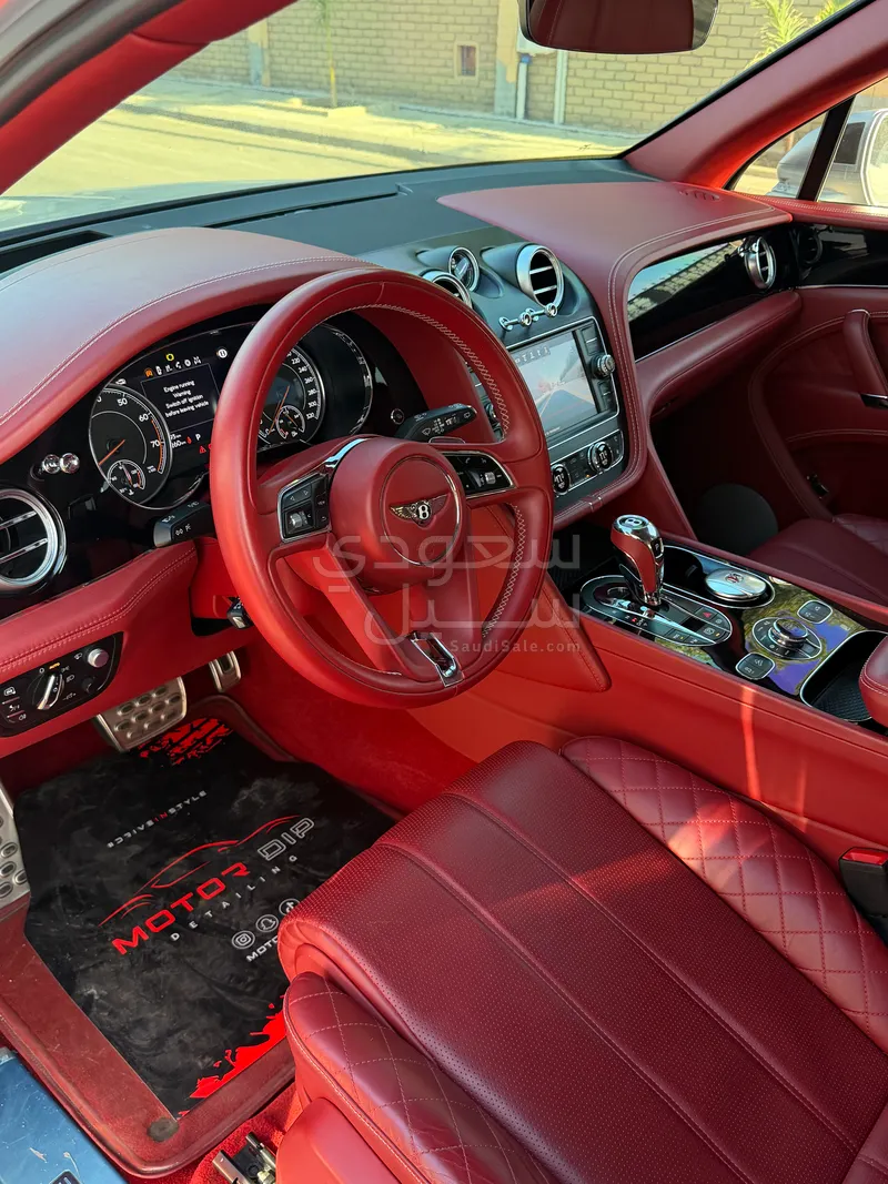 2017 بنتلي بنتايجا الاصدار الاول