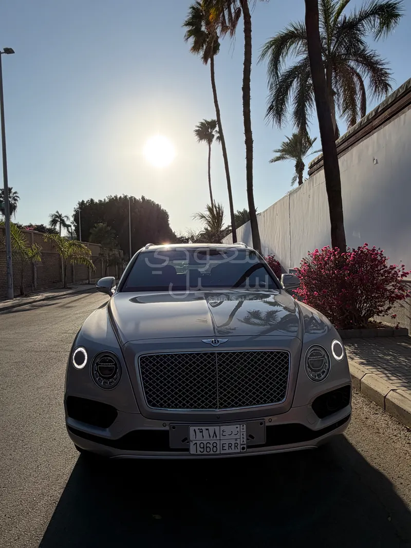 2017 بنتلي بنتايجا الاصدار الاول