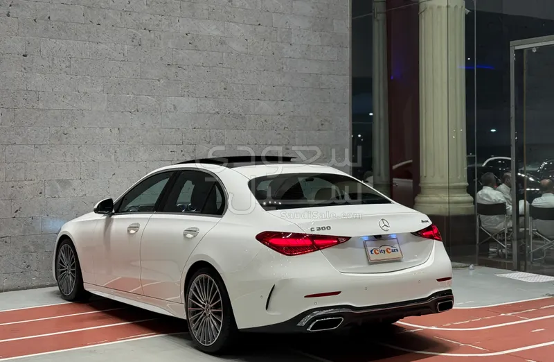 2023 مرسيدس - بنز سي 300