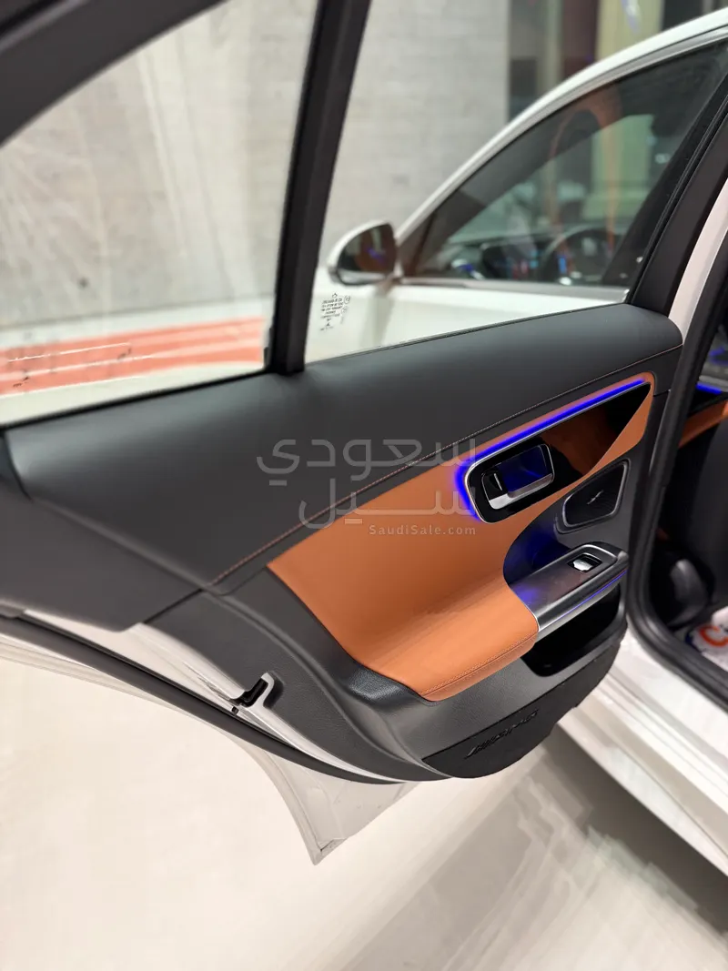 2023 مرسيدس - بنز سي 300