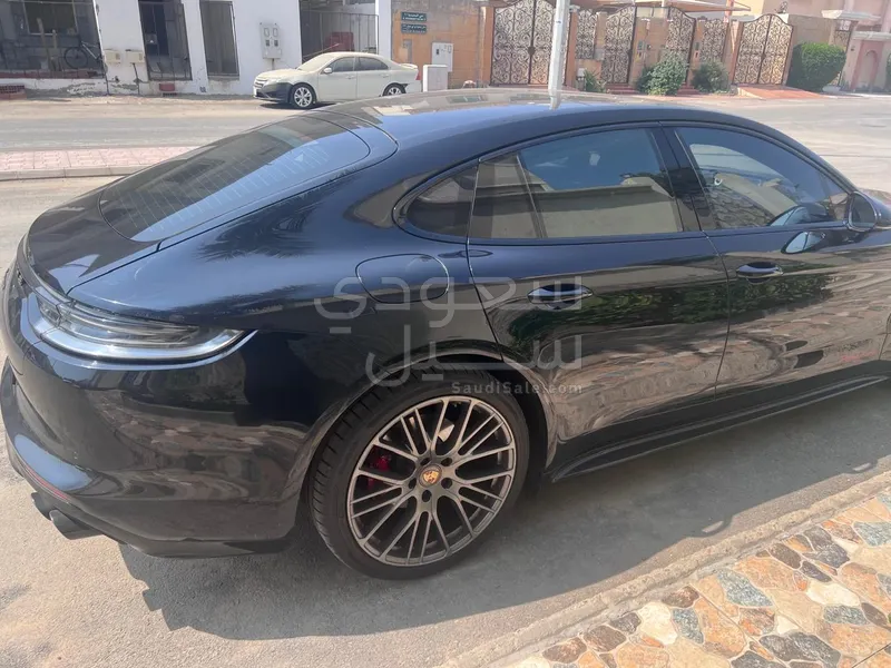 2022 بورش بانميرا بلاتينيوم