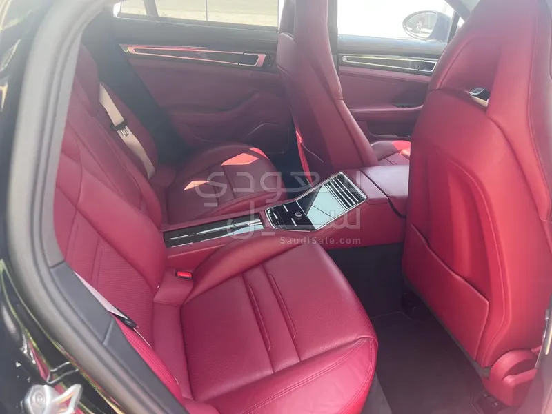 2022 بورش بانميرا بلاتينيوم