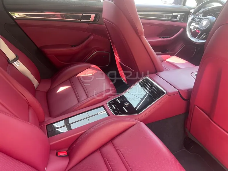 2022 بورش بانميرا بلاتينيوم