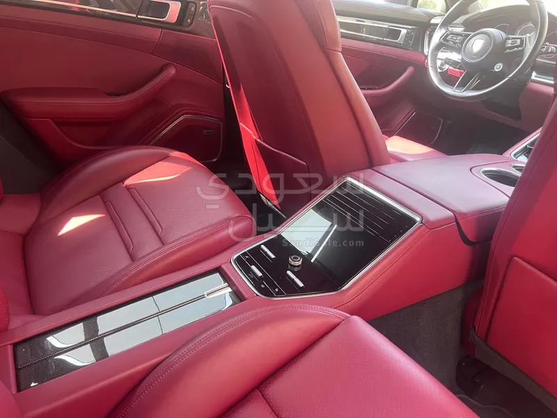 2022 بورش بانميرا بلاتينيوم