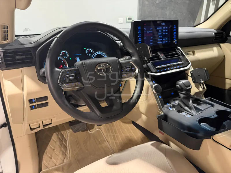 2024 Toyota Land Cruiser G