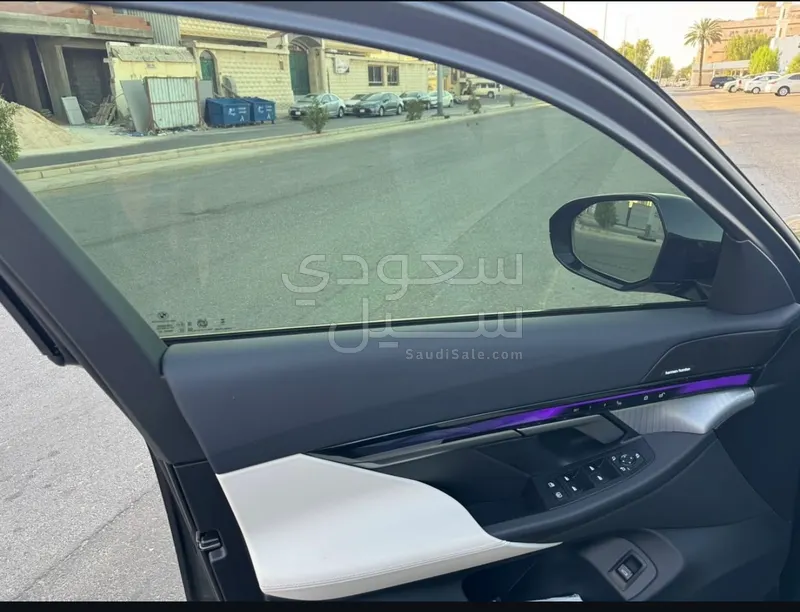 2025 بي ام دبليو الفئة الخامسة 520 أي