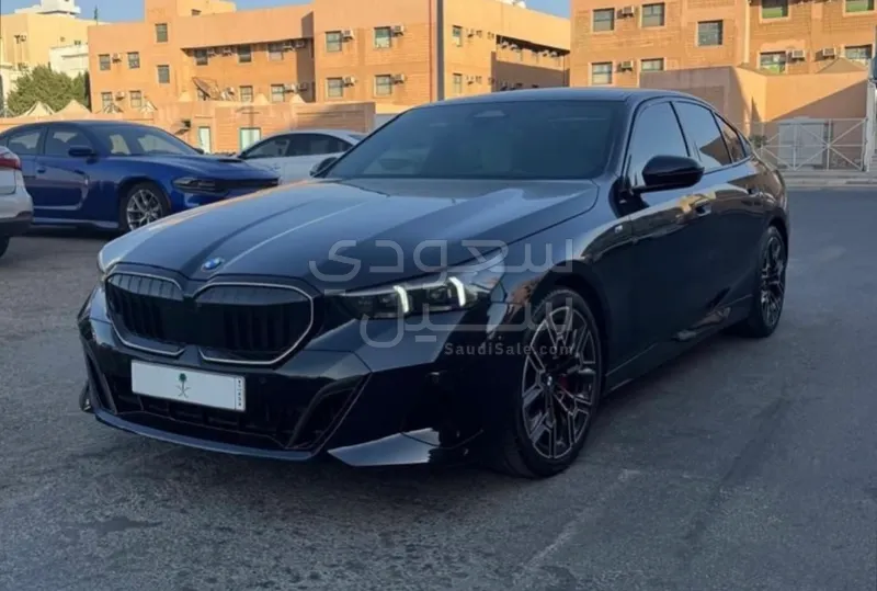 2025 بي ام دبليو الفئة الخامسة 520 أي