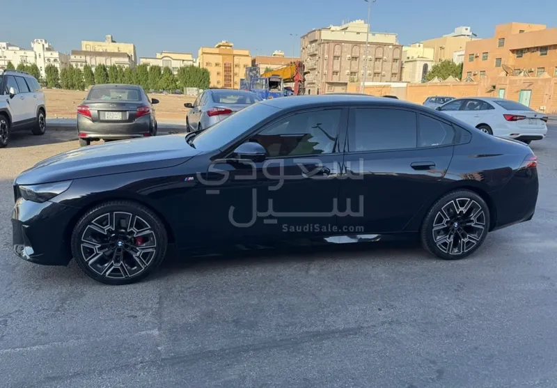 2025 بي ام دبليو الفئة الخامسة 520 أي