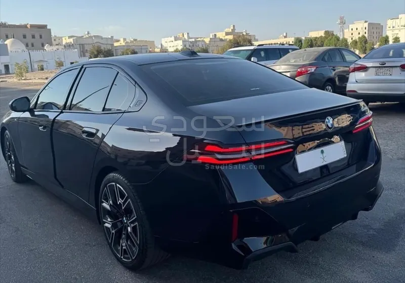 2025 بي ام دبليو الفئة الخامسة 520 أي