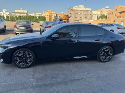 2025 بي ام دبليو الفئة الخامسة 520 أي