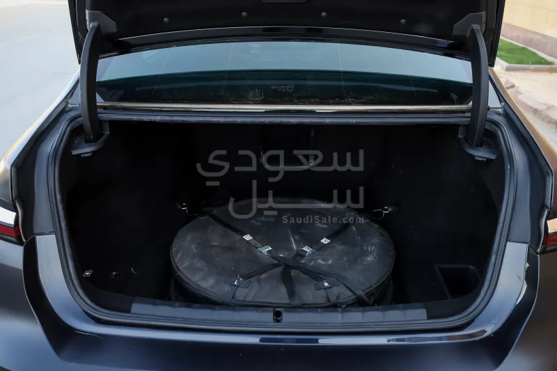 2024 بي ام دبليو الفئة السابعة 735أي