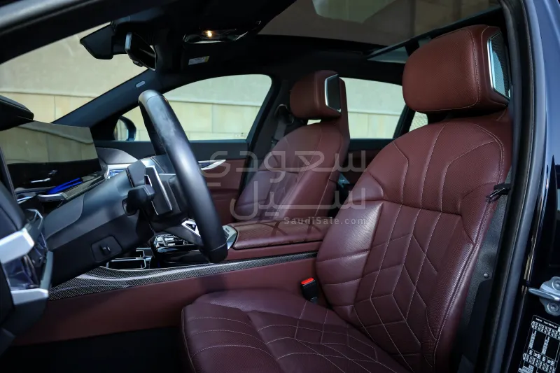 2024 بي ام دبليو الفئة السابعة 735أي