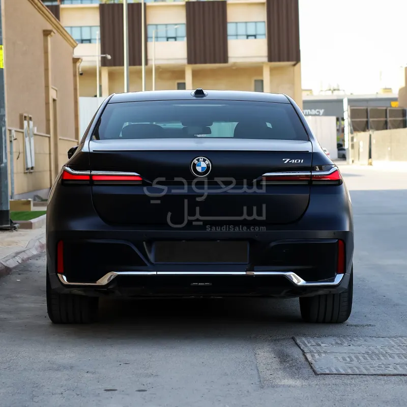 2024 بي ام دبليو الفئة السابعة 735أي