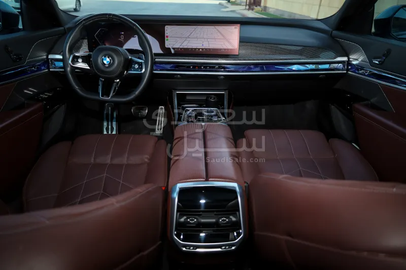 2024 بي ام دبليو الفئة السابعة 735أي