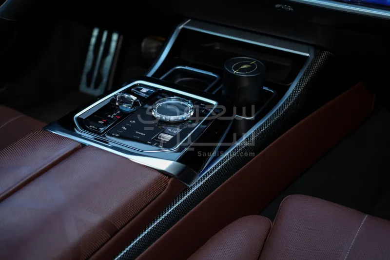 2024 بي ام دبليو الفئة السابعة 735أي