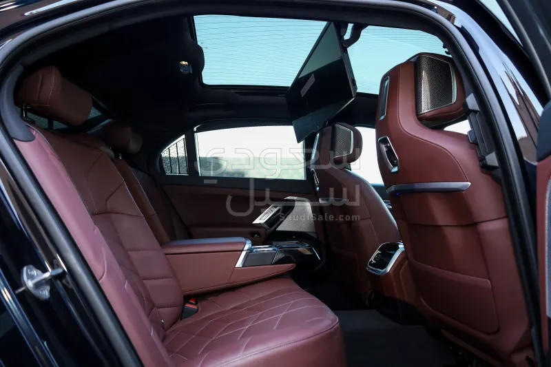 2024 بي ام دبليو الفئة السابعة 735أي